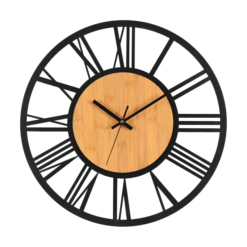 Horloge Tilda, métal ajouré noir, centre en bois