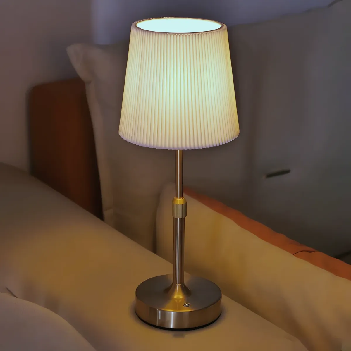 Lampe Lise, Tissu plissé, pied télescopique · H 32 à 39,5 cm